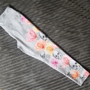 Skull & flowers workout capri pants